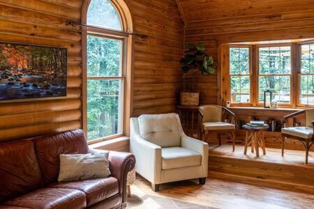 Cozy 2 Bedroom Cabin Nestled In Wooded Hideaway Monterey Exterior foto