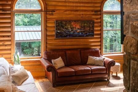 Cozy 2 Bedroom Cabin Nestled In Wooded Hideaway Monterey Exterior foto