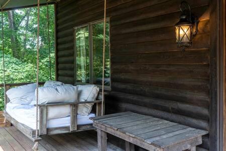 Cozy 2 Bedroom Cabin Nestled In Wooded Hideaway Monterey Exterior foto